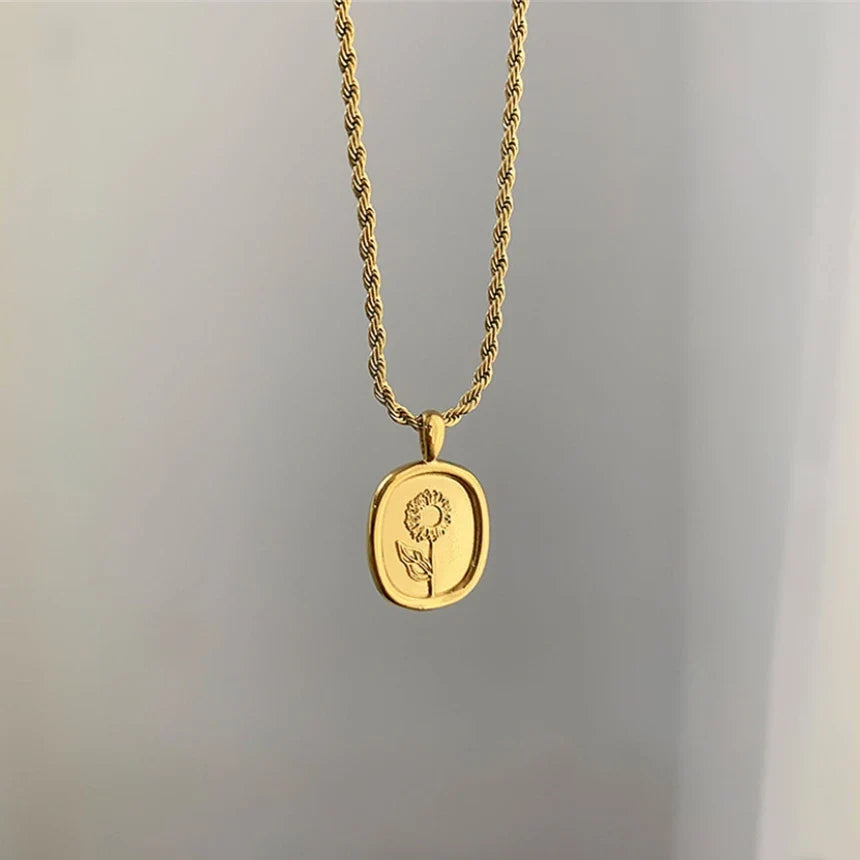 Feminine Floral Pendant Rope Chain Necklace