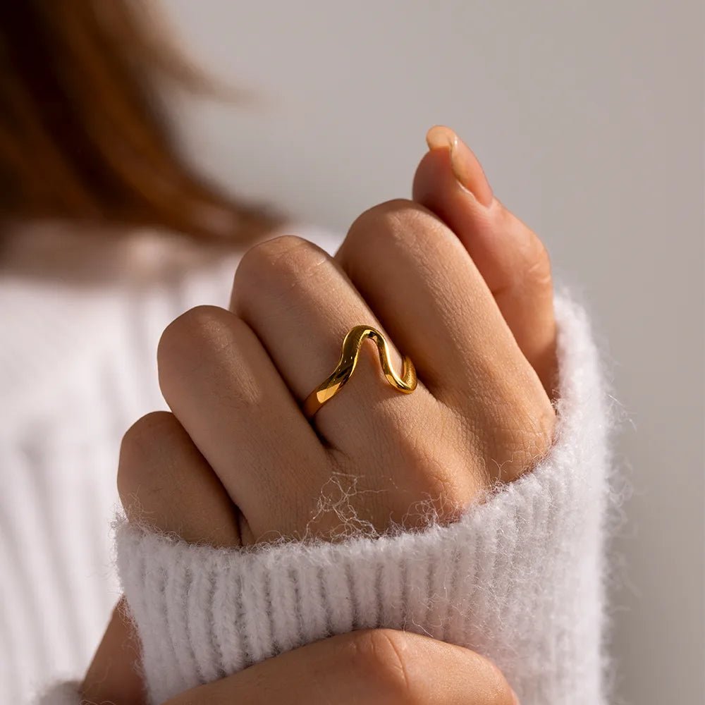 Curvea Ring