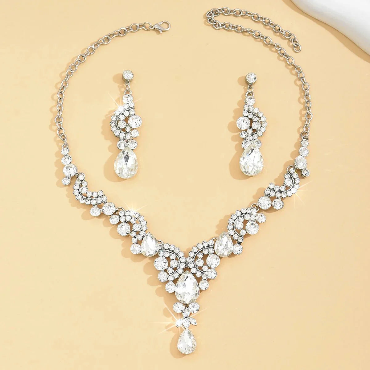Rounded Diamond Glammer Necklace and Earrings Set