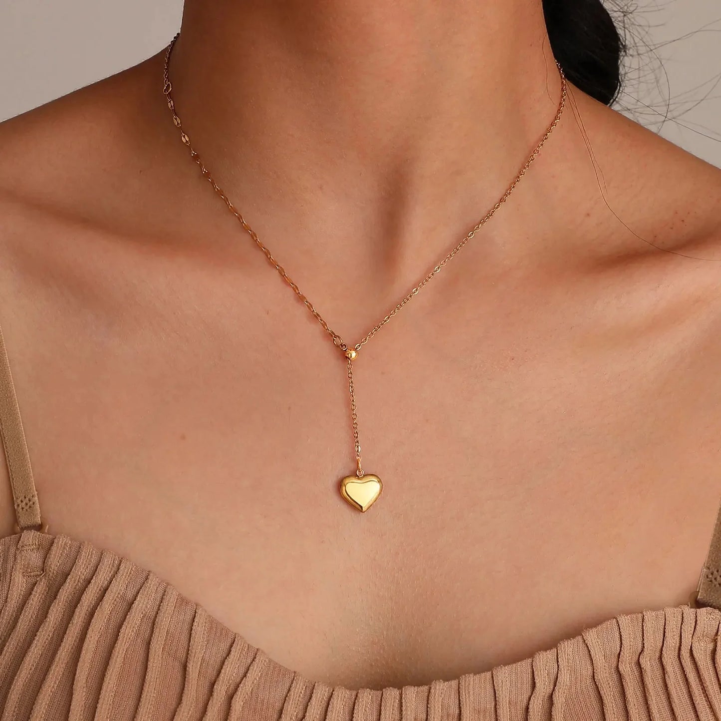 14k Dainty Feminine Heart Dangle Necklace