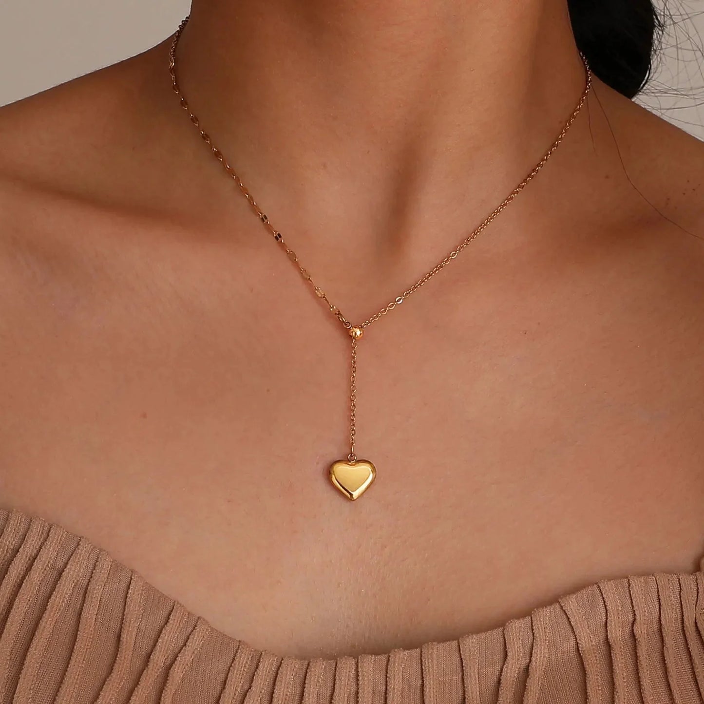14k Dainty Feminine Heart Dangle Necklace