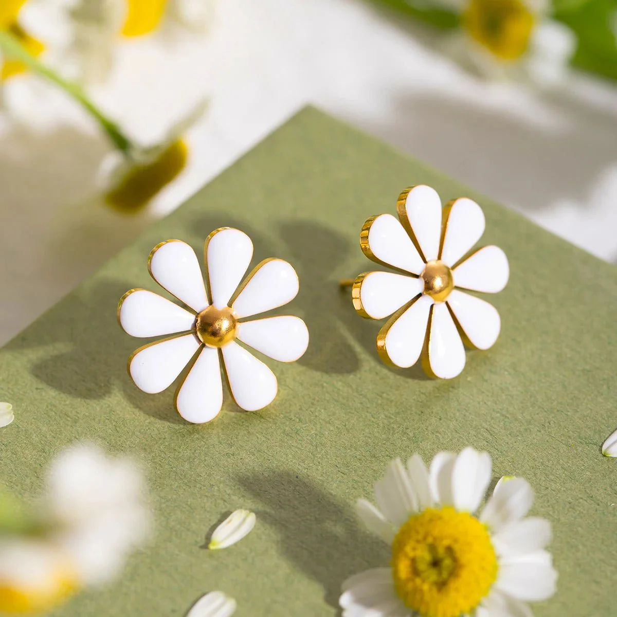 18k Dainty Daisy Floral Earrings