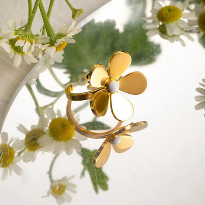 18k Dainty Daisy Floral Ring