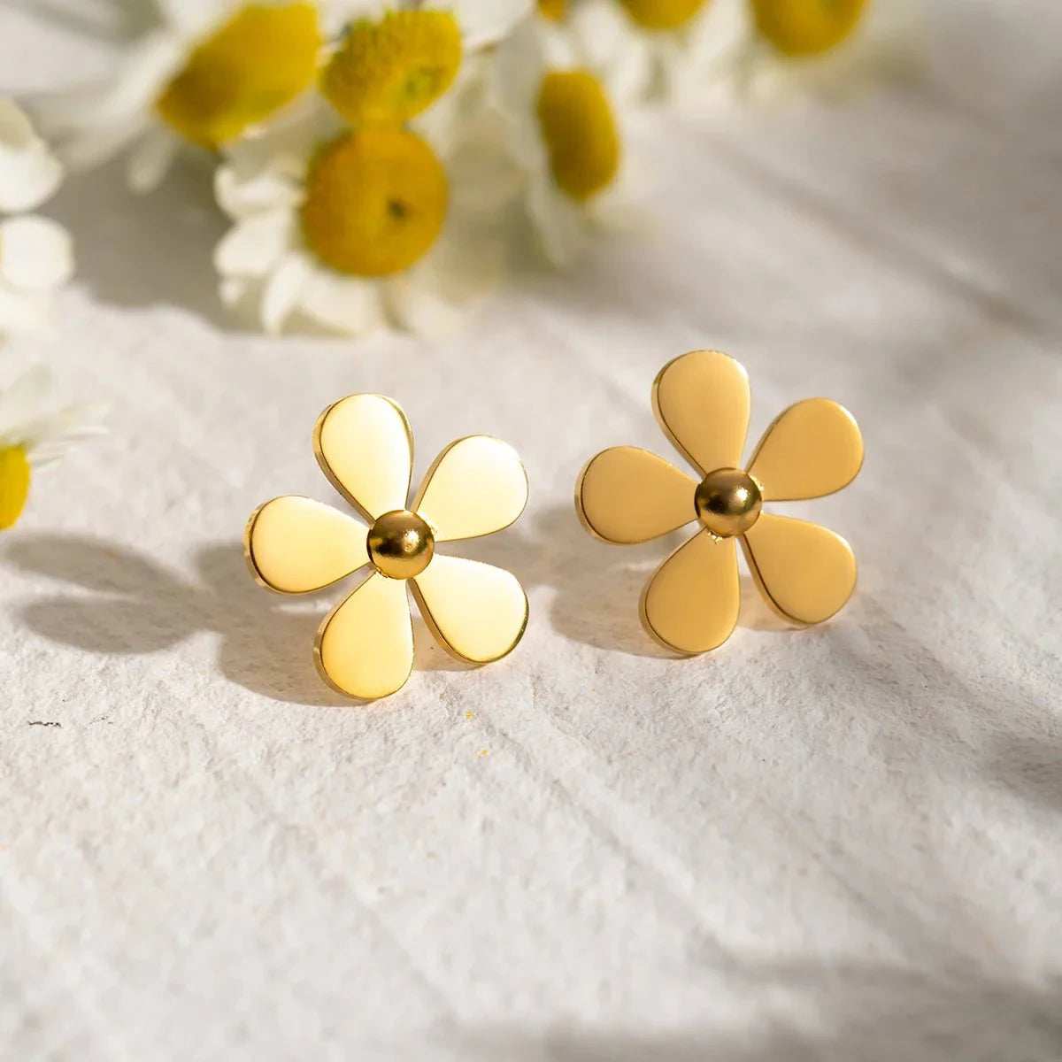 18k Dainty Flower Earrings