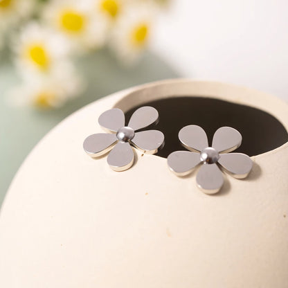 18k Dainty Flower Earrings
