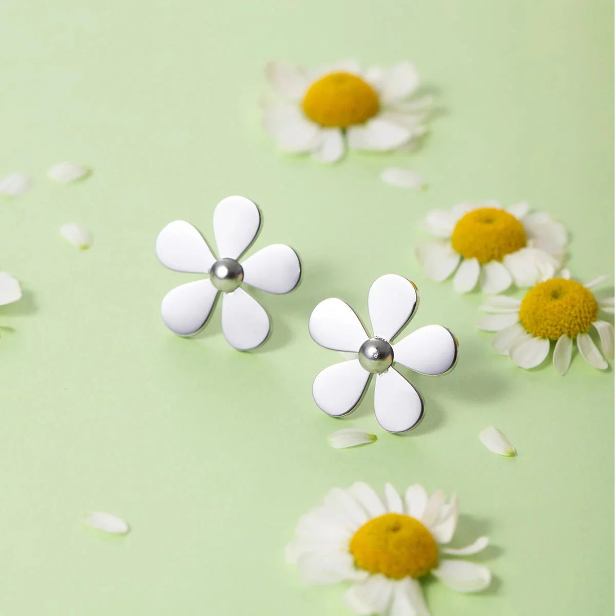 18k Dainty Flower Earrings