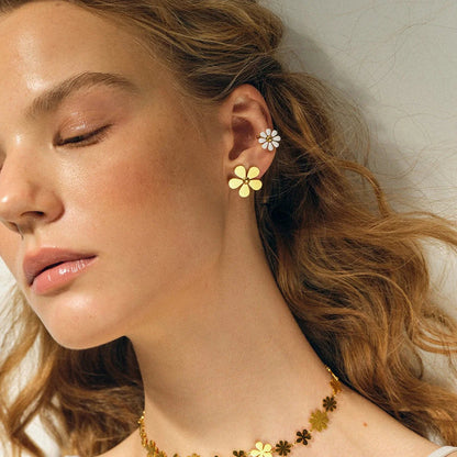 18k Dainty Flower Earrings