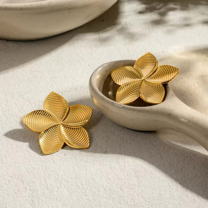 18k Glamorous Gold Floral Stud Earrings & Ring