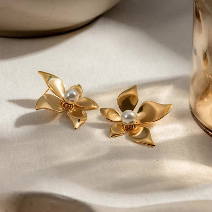 18k Glamorous Gold Floral Stud Earrings & Ring