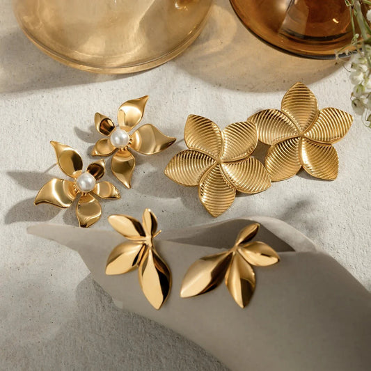18k Glamorous Gold Floral Stud Earrings & Ring