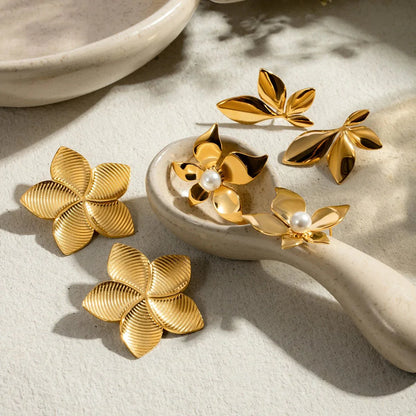 18k Glamorous Gold Floral Stud Earrings & Ring