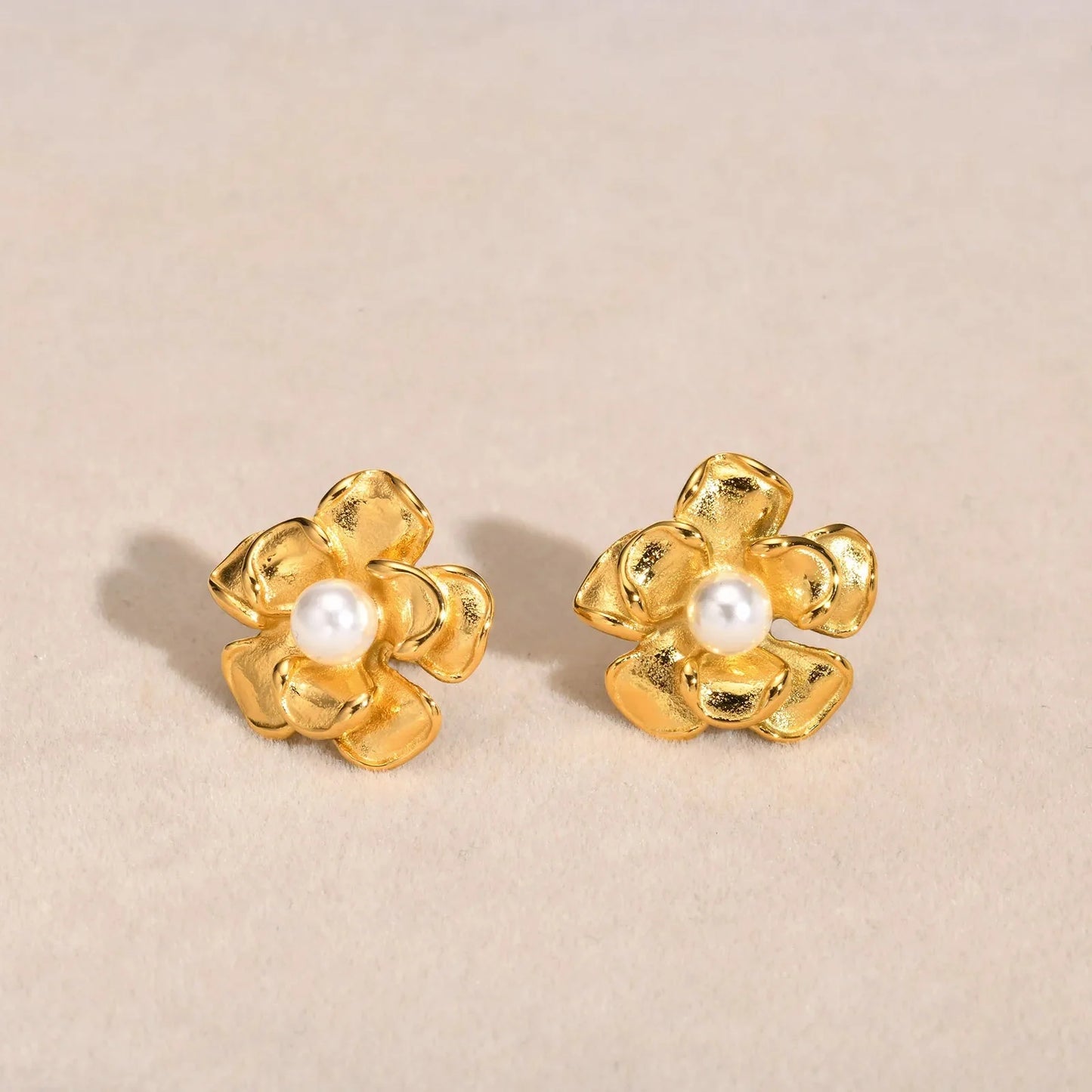 18k Pearl Flower Earrings