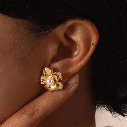 18k Pearl Flower Earrings