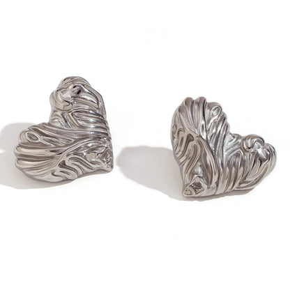 18k Textured Wavy Heart Stud Earrings