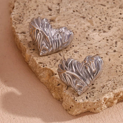 18k Textured Wavy Heart Stud Earrings