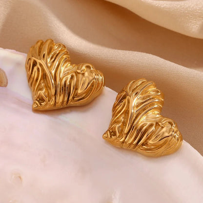18k Textured Wavy Heart Stud Earrings