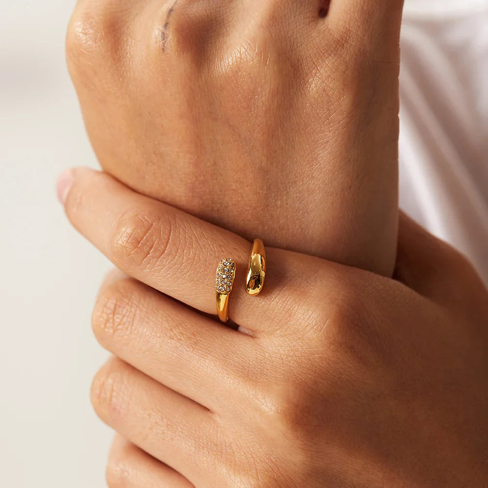 18k Dainty Diamond Tip Wrap Around Ring