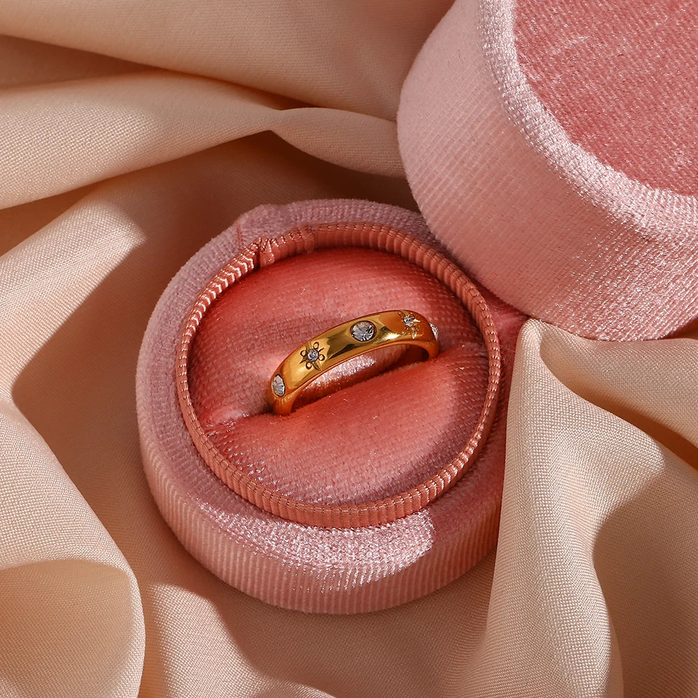 18k Star & Stone Embedded Ring