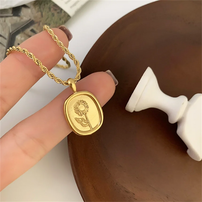 Feminine Floral Pendant Rope Chain Necklace