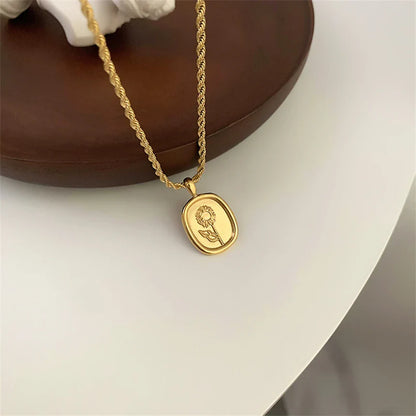 Feminine Floral Pendant Rope Chain Necklace