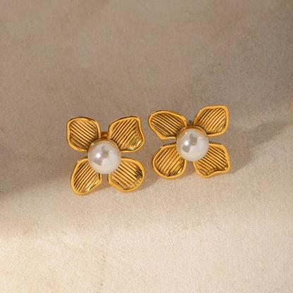 18k Four Petal Textured Pearl Flower