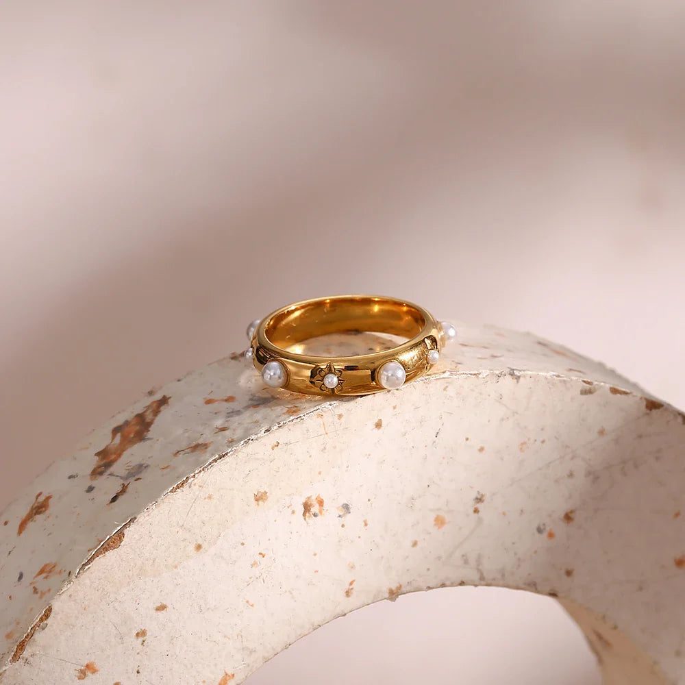 18k Star & Stone Embedded Ring