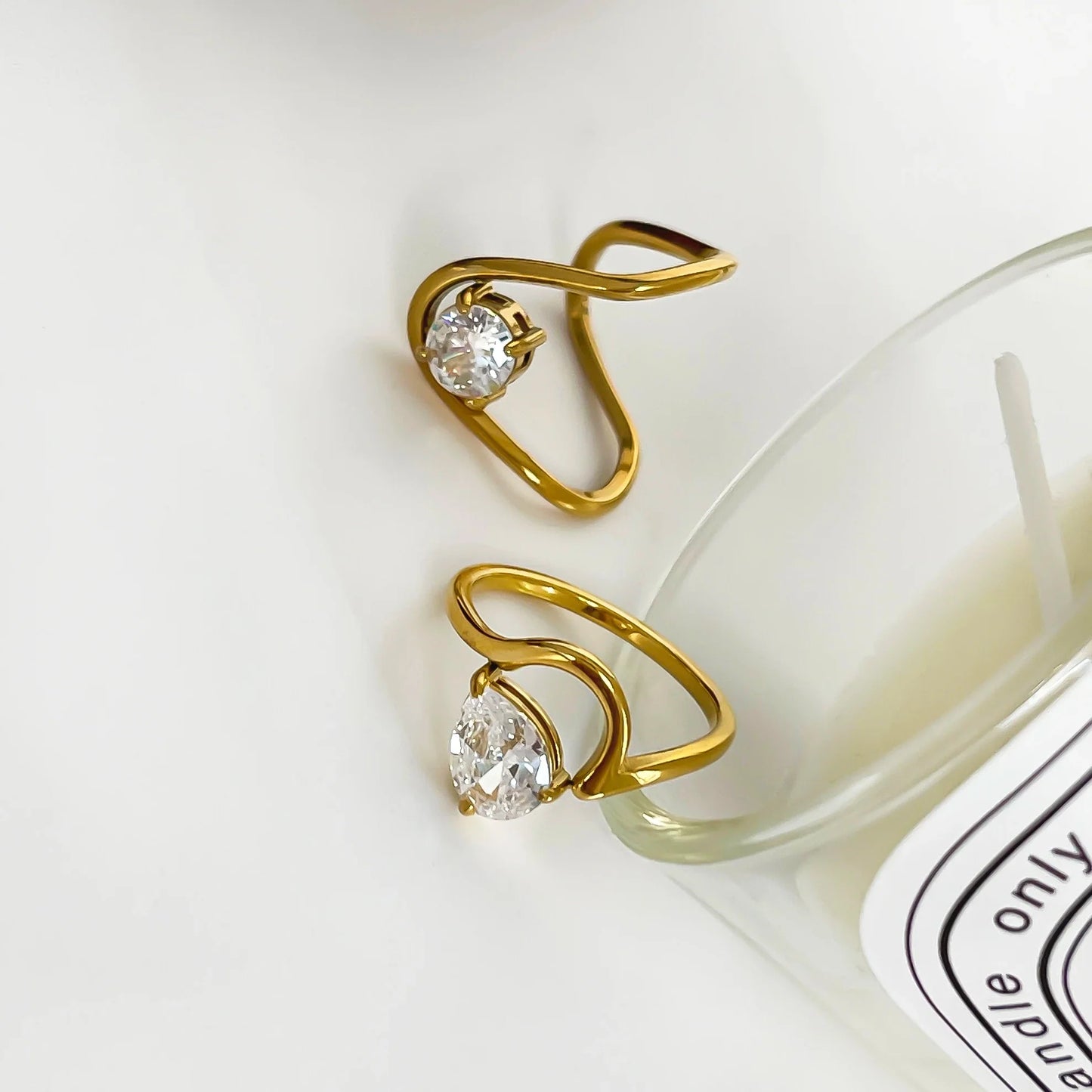 18k Irregular Twist Diamond Ring