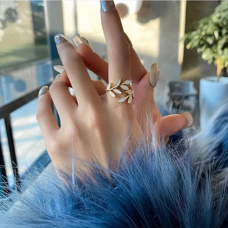 Adjustable Classy Gold Leaf Ring