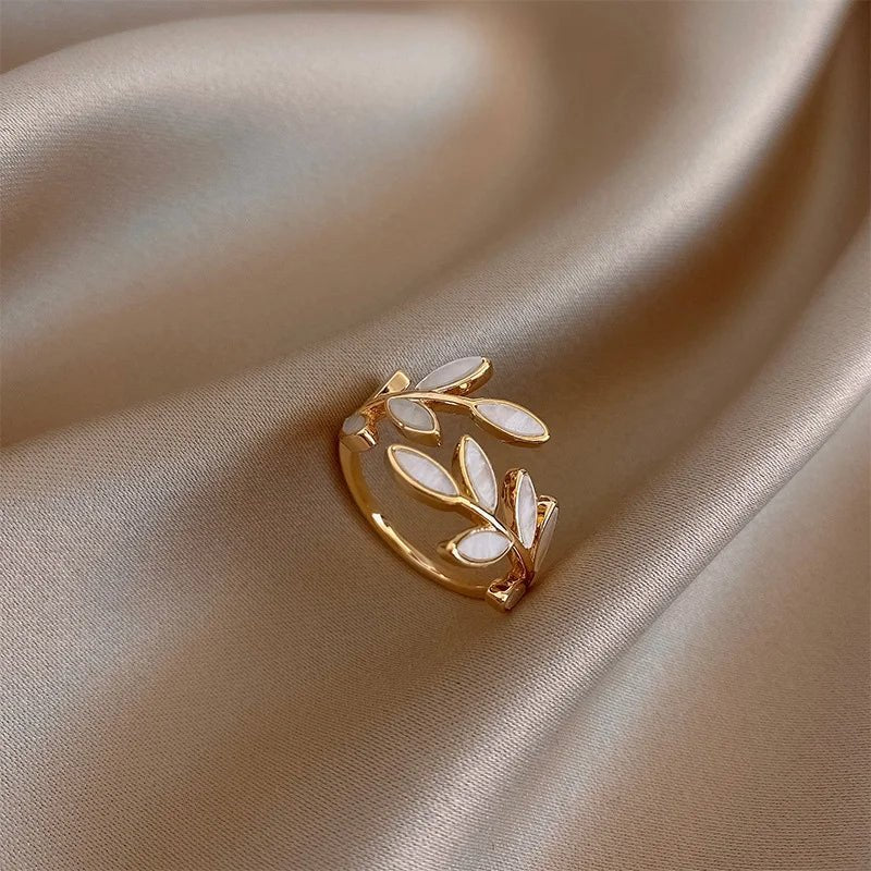 Adjustable Classy Gold Leaf Ring