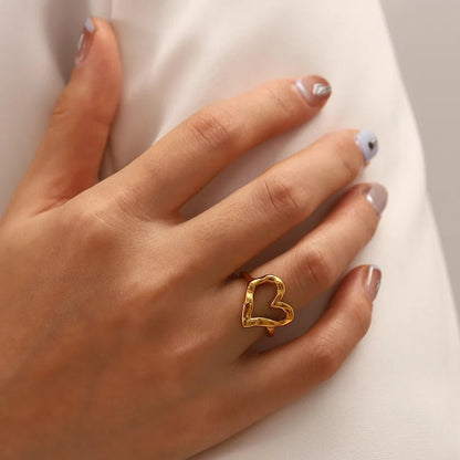 Amora Ring