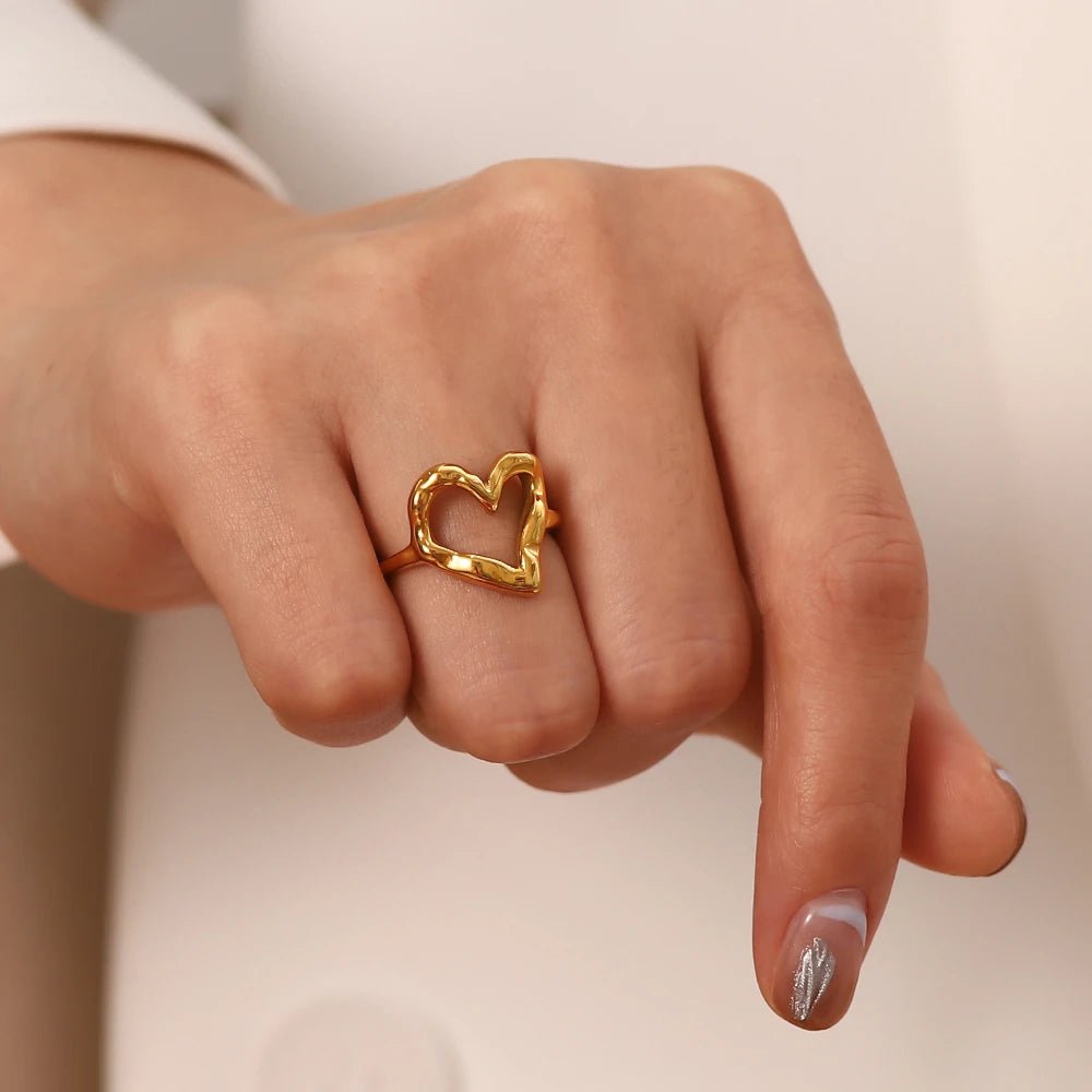 Amora Ring