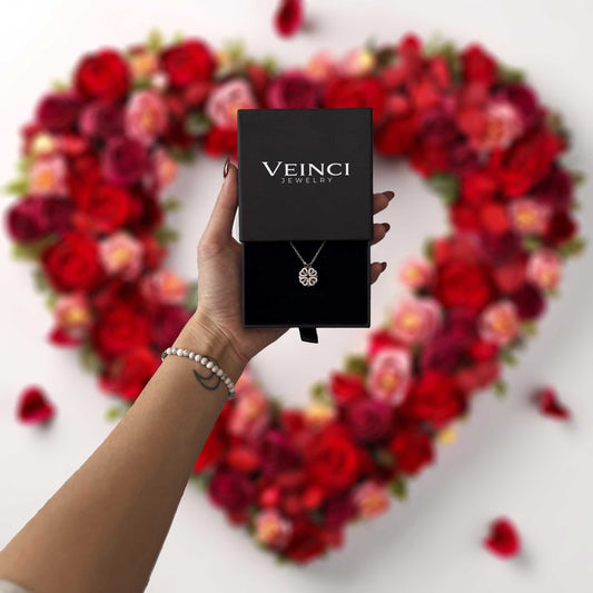 18k Dainty Eternal Clover Necklace