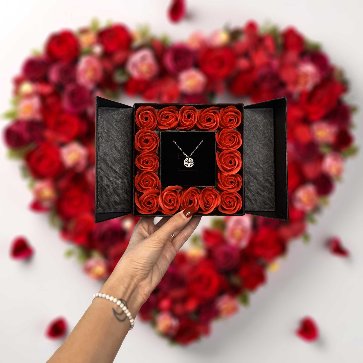 18k Dainty Eternal Clover Necklace