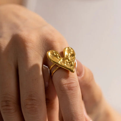 Aurea Heart Ring