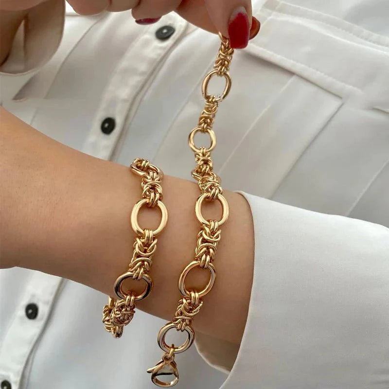 Contrasting Statement Chain Bracelet