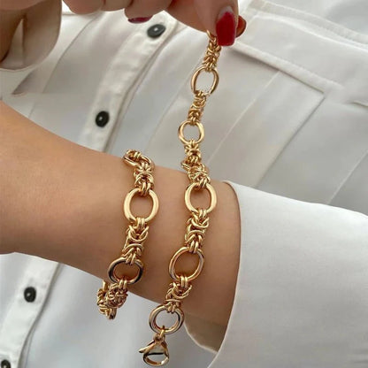 Contrasting Statement Chain Bracelet