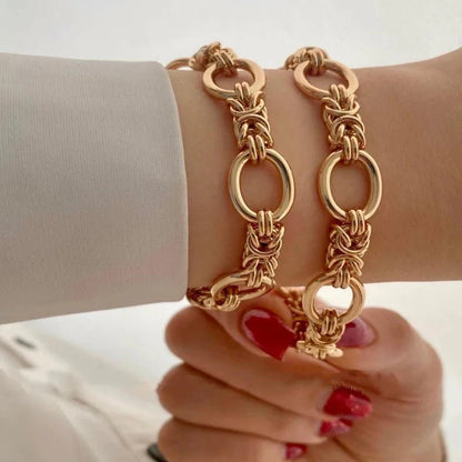 Contrasting Statement Chain Bracelet