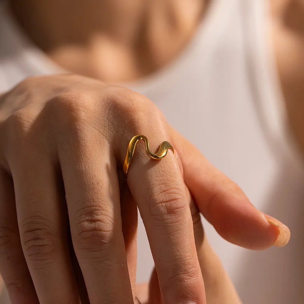 Curvea Ring