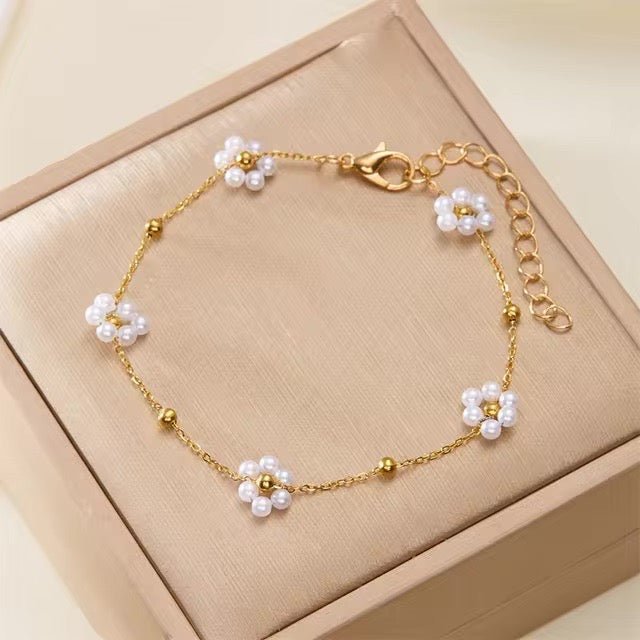 Dainty Daisy Necklace & Bracelets