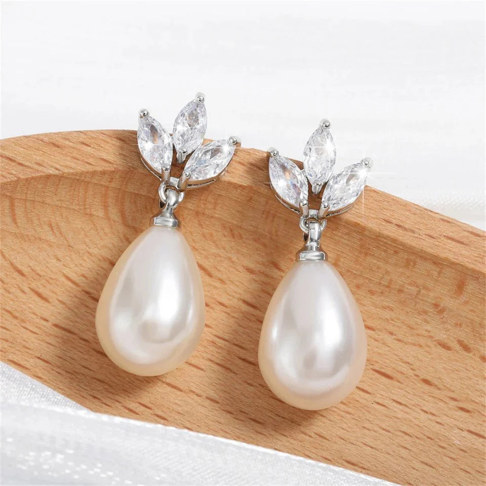 Dainty Diamond Leaf Pearl Earrings
