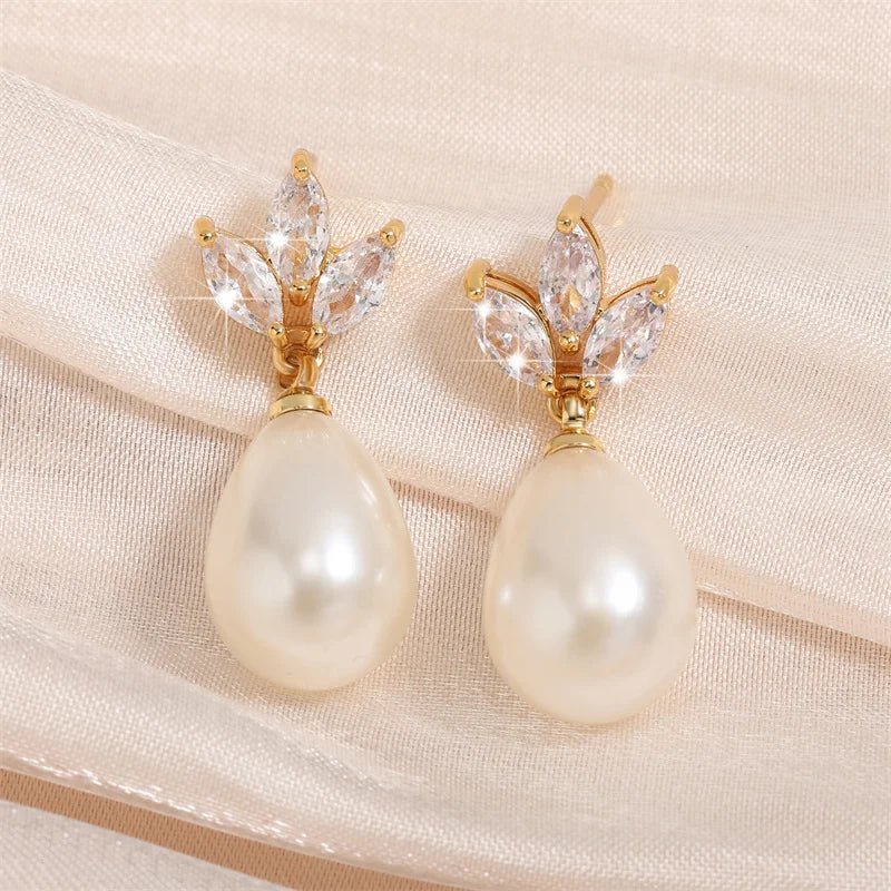 Dainty Diamond Leaf Pearl Earrings