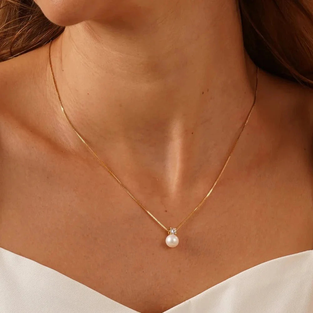 Dainty Diamond Pearl Necklace