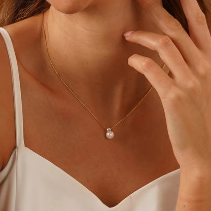 Dainty Diamond Pearl Necklace