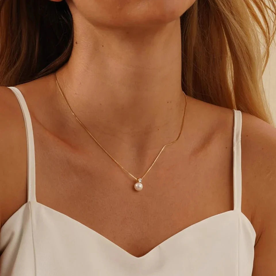 Dainty Diamond Pearl Necklace
