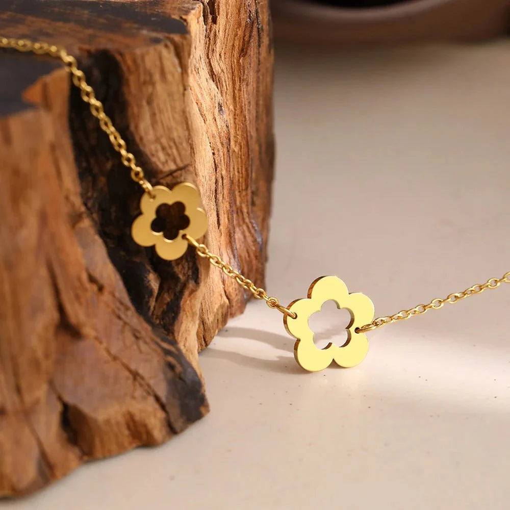 Dainty Floral Outline Neck Pendant Choker Necklace