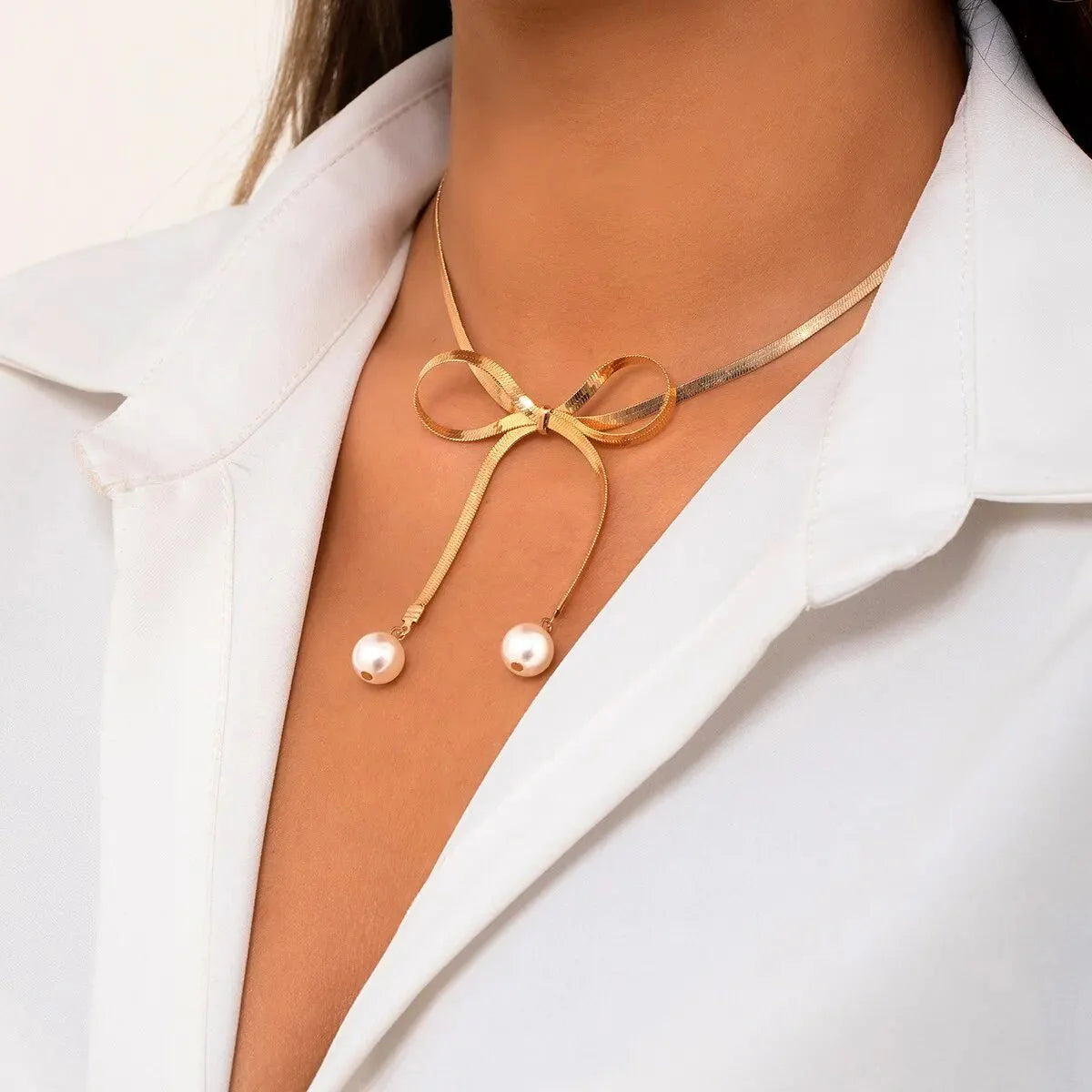 Dainty Herringbone Pearl Bow Necklace