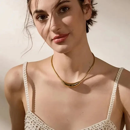 Dainty Modern Curve Choker Necklace