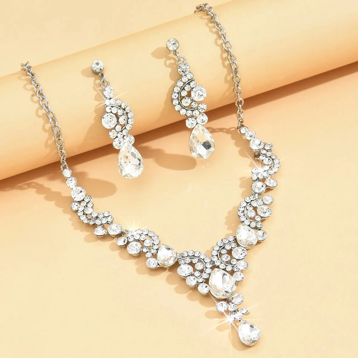 Rounded Diamond Glammer Necklace and Earrings Set
