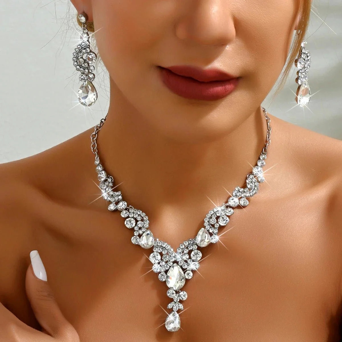 Rounded Diamond Glammer Necklace and Earrings Set