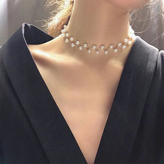 Staggering Pearl Choker Necklace